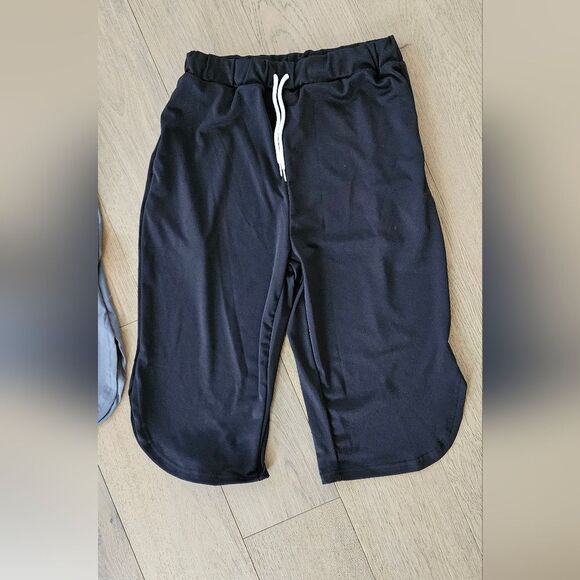 Elastic Waist Cropped Pants X 2- Black and Gray - Picture 2 of 3